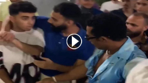 محمد رمضان يتشاجر مع شاب ويصفعه على وجهه فيرد الشاب بالمثل ويصفع نمبر 1 بالقلم!