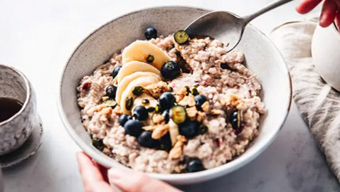 5 أسباب مدهشة.. تؤكد أهمية الشوفان في وجبة الفطور