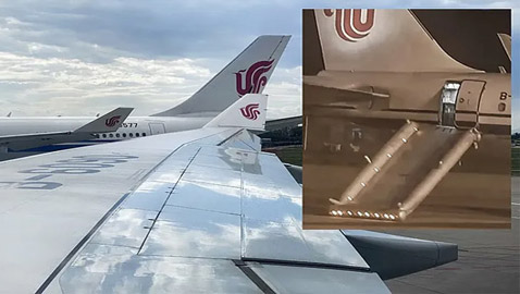 فتحت باب طوارئ الطائرة بدل المرحاض.. هفوة تغرم صينية بـ30 ألف دولار