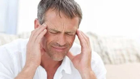 5 علامات تشير لوجود ورم في المخ قد تفاجئك.. منها التعثر أثناء المشى