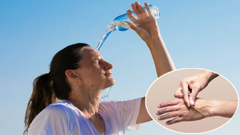 في حر الصيف.. اختبار بسيط يكشف إذا كنت تعاني من الجفاف (فيديو)