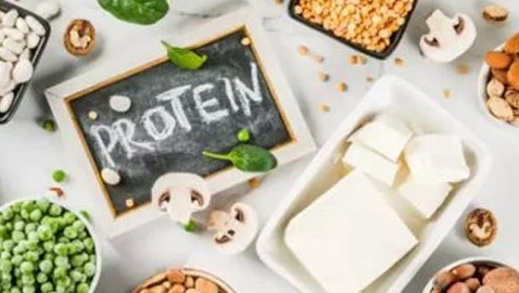 لماذا يجب زيادة تناول البروتين مع التقدم فى العمر؟