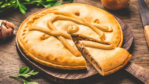 إليكم طريقة تحضير فطيرة الدجاج بالفرن السهلة واللذيذة