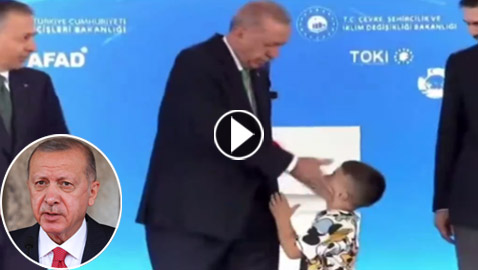 الرئيس التركي أردوغان يصفع طفلا لم يُقبل يده.. فيديو