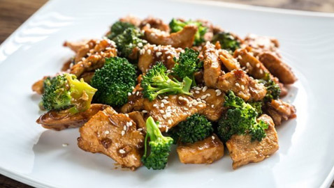 إليكم طريقة تحضير دجاج بالبروكلي صحي وشهي