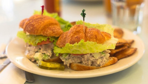 إليكم طريقة تحضير ساندويشات كرواسان بالتونة.. سهلة وطيبة