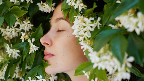 عطور تناسب الفترة الانتقالية بين الصيف والخريف