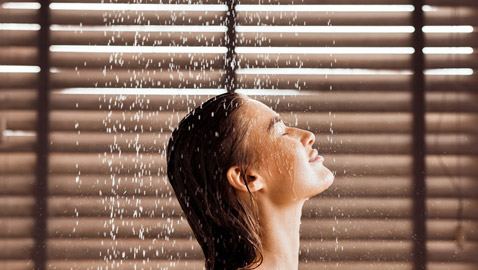 لماذا تعد مياه الصنبور ضارة بالشعر والبشرة؟