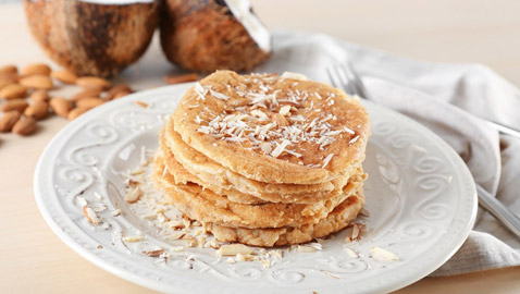 وصفة بانكيك جوز الهند.. وجبة إفطار مميزة وغنية بالنكهات