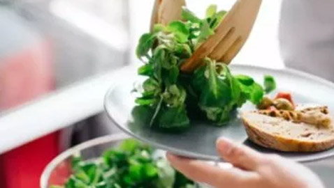 ما تتخدعش فيها.. فواكه وخضراوات فقيرة العناصر الغذائية