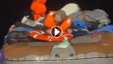 روسي ضاع في عرض البحر 67 يوما بلا طعام ولا ماء.. فيديو لا يصدق!