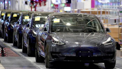 بعد سلسلة حوادث.. تحقيق أميركي في نظام القيادة الذاتي لتسلا