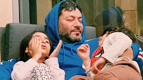 الفنان اللبناني زياد برجي يرحب بمولودته الثالثة (سما) من زوجته المغربية