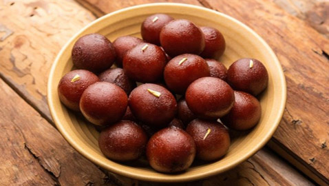 إليكم طريقة تحضير حلوى غولاب جامون الهندية.. بسيطة ولذيذة