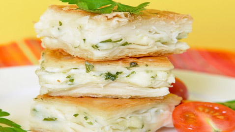 إليكم طريقة تحضير فطيرة بوريك بالجبن الشهية