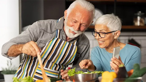 6 فيتامينات ومعادن أساسية يوصي بها الخبراء لشيخوخة صحية