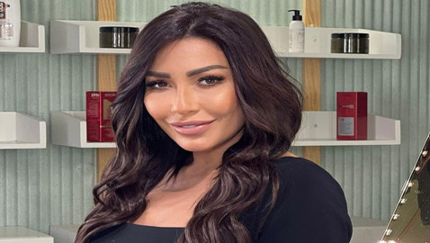 القبض على ‏مذيعة مصرية شهيرة برفقتها شخص أجنبي بتهمة حيازة المخدرات للتعاطي