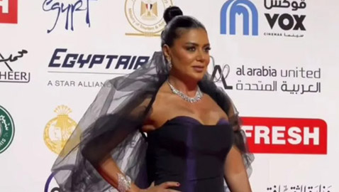 رانيا يوسف تخطف الأضواء بإطلالة جريئة وأنيقة.. 