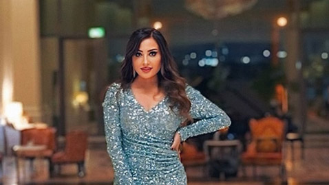 لطيفة التونسية تتعثر على المسرح مما كشفها وأحرجها: هل تغني بلاي باك؟