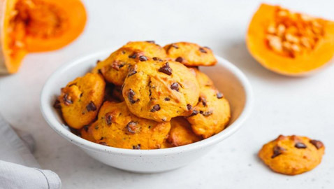 إليكم طريقة تحضير كوكيز اليقطين برقائق الشوكولاتة الطيبة