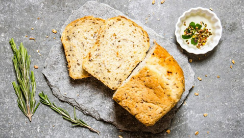 إليكم وصفة خبز الزعتر المقرمش اللذيذ