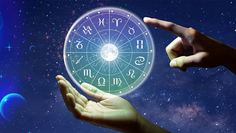 أبراج تتقن «فن التظاهر بالسعادة».. تعرفي عليها