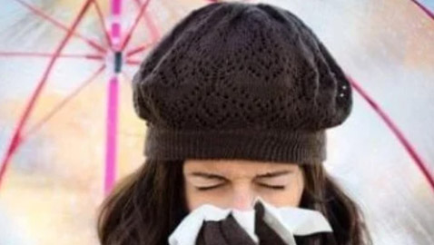 الأعراض متشابهة والعلاج واحد.. هل أصبحت كورونا مثل نزلة البرد