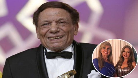 فيديو نادر للزعيم عادل إمام يعلَق على مباراة كرة قدم بين النجوم.. وما علاقة يسرا وليلى علوي