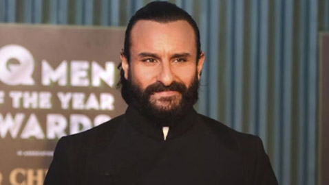 متسلل يقتحم منزل نجم بوليوود سيف علي خان ويطعنه بالسكين 6 طعنات! كاميرا صورته..