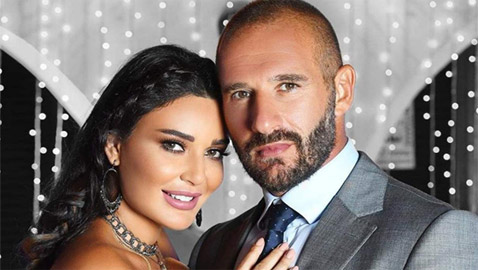 ردة فعل طريفة لزوج سيرين عبد النور بعد ان احتضنت الممثل محمود نصر