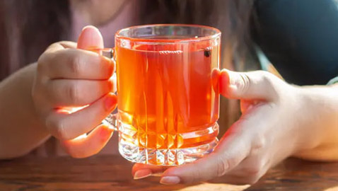 مفاجأة عن فوائد شاي الكومبوتشا.. يقضي على الدهون دون أي جهد