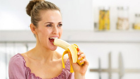 ماذا يحدث عند تناول الموز على معدة فارغة؟