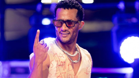 تسريب فيديو محمد رمضان يخرج من ملهى ليلي في باريس مترنحا يحمل كأساً في يده!