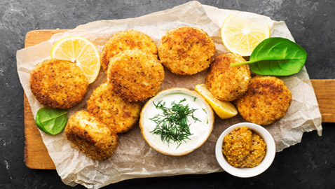 إليكم طريقة تحضير فطائر التونة المقرمشة.. وجبة خفيفة وشهية