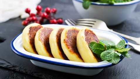 إليكم طريقة تحضير فطائر البطاطا المحشوة في المنزل