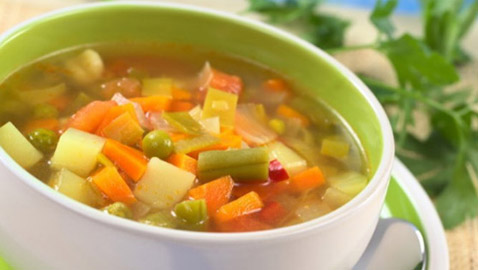 3 فوائد أقل شهرة لتناول المرق الدافئ في الشتاء