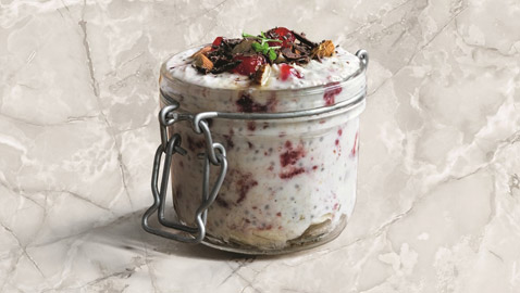 «الشوفان مع الشوكولاتة والتوت».. طبق الطاقة والإشراقة