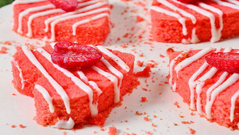 إليكم طريقة تحضير كعك بشكل القلب لمناسبة عيد الحب