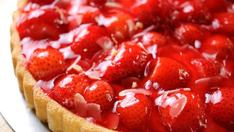 طريقة عمل تورتة الفراولة فى المنزل.. هشة وطعمها لذيذ