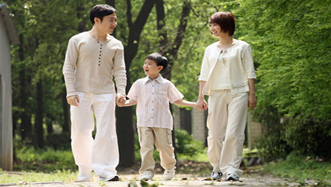 بطريقة غريبة مُغرية.. الصين تواجه تراجع عدد المواليد