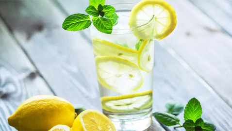 يحارب الشيخوخة ويحسن الهضم.. أضف هذا المكون إلى ماء الليمون