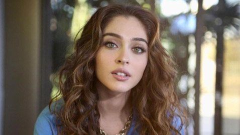 نجمة هندية تتلقى تهديدات خطيرة على حياتها.. ومطالبات بتوفير الحماية لها!