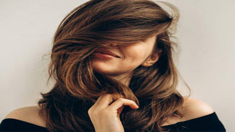 أفضل وصفة لتكثيف الشعر الخفيف وملء الفراغات من 5 مكونات طبيعية