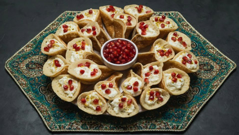 إليكم طريقة تحضير قطايف عصافيري بالقشطة والرمان المميزة