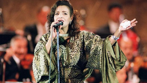 وفاة سيدة الطرب المغربي نعيمة سميح عن عمر 71 سنة وسميرة سعيد تنعيها: كانت صوتاً استثنائيا