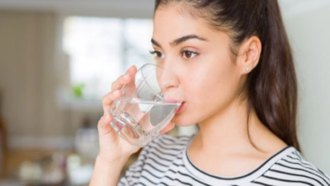 بهذه الطريقة.. يمكن أن يساعدك شرب الماء في إنقاص الوزن