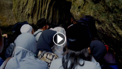 بحثا عن ممر سري إلى مكة.. أندونيسيون يتوافدون إلى كهف صافارودي في رمضان