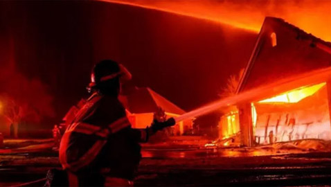 أعاصير وحرائق غابات وعواصف رملية في الولايات المتحدة تُخلّف قتلى وأضراراً جسيمة