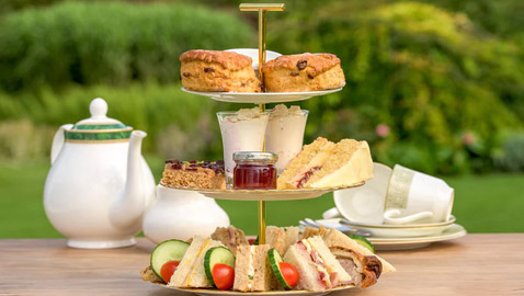 ضررها كبير.. 5 أطعمة لا تأكلها عندما تشرب الشاي