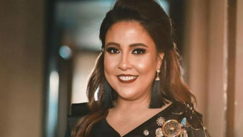 مي كساب تنفعل على اعلامي قال انت لست خفيفة دم ومدمنة شهرة! فانسحبت من البرنامج